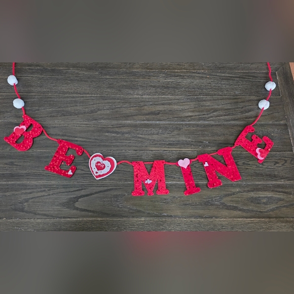 Artisan Other - Artisan Red 'Be Mine' Holiday Garland